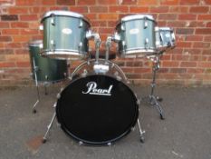 A PEARL FORUM SERIES DRUM KIT - SET TO INCLUDE BASS DRUM, FLOOR TOM, MID TOM, HIGH TOM, SNARE WITH
