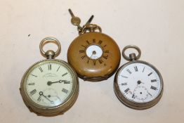 THREE POCKET WATCHES TO INCLUDE A HALF HUNTER EXAMPLE - FOR SPARES AND REPAIRS