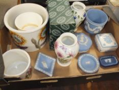 A TRAY OF PORTMEIRION BOTANIC GARDEN CERAMICS AND WEDGWOOD JASPERWARE ETC.