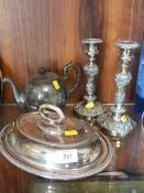 A QUANTITY OF SILVER PLATED WARE TO INCLUDE A PAIR OF FILLED CANDLE STICKS