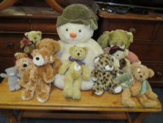 A QUANTITY OF ASSORTED SOFT TOYS TO INCLUDE A SNOWMAN