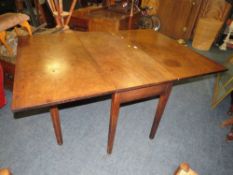 A GEORGIAN MAHOGANY DROPLEAF TABLE