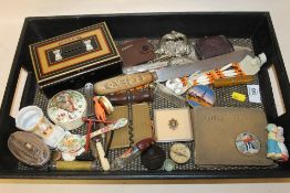 A TRAY OF COLLECTABLES