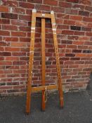 A VINTAGE ARTISTS EASEL