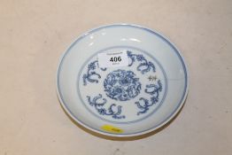 A CHINESE BLUE AND WHITE SMALL SHALLOW DISH WITH SIX CHARACTER MARK TO BASE (LONG HAIRLINE CRACK)