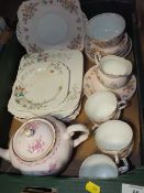 A TRAY OF ASSORTED CHINA TO INCLUDE FOLEY, TUSCAN, AND HEATHCOTE EXAMPLES