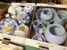 A TRAY OF SIGNED BURNHAM STUDIO POTTERY TOGETHER WITH A TRAY OF CERAMICS TO INCLUDE BLUE GARLAND