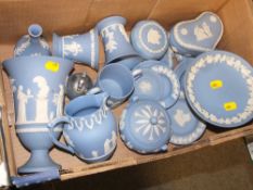 A TRAY OF BLUE AND WHITE WEDGWOOD JASPERWARE TO INCLUDE PIN DISHES, VASES ETC.
