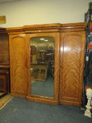 A VICTORIAN TRIPLE BREAKFRONT MIRRORED WARDROBE H-212 CM W-224 CM
