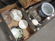TWO TRAYS OF CERAMICS AND GLASS TO INCLUDE AN ORIENTAL STYLE BLUE AND WHITE FISHBOWL, WEDGWOOD,