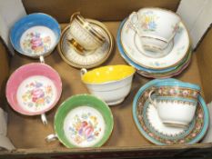 A TRAY OF VINTAGE CUPS AND SAUCERS TO INCLUDE FOLEY EXAMPLES WITH FLORAL INTERIORS