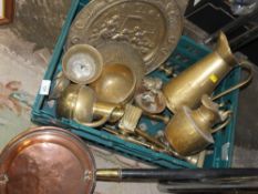 A TRAY OF MOSTLY BRASSWARE TO INCLUDE CANDLESTICKS, JUGS, BOWLS ETC. (PLASTIC TRAY NOT INCLUDED)
