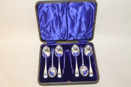 A CASED SET OF SIX HALLMARKED SILVER TEASPOONS AND SUGAR TONGS
