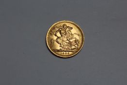 AN ELIZABETH II 1966 GOLD SOVEREIGN