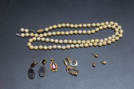 A SET OF INDIVIDUALLY KNOTTED CULTURED PEARLS ON A HALLMARKED 9 CARAT GOLD CLASP, string broken,