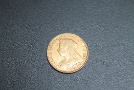 A QUEEN VICTORIA 1900 SOVEREIGN