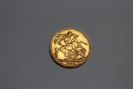 A GEORGE V 1911 GOLD SOVEREIGN
