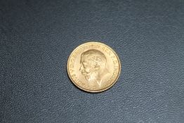 A GEORGE V 1915 SOVEREIGN