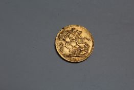 A GEORGE V 1914 GOLD SOVEREIGN