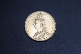 A QUEEN VICTORIA 1887 GOLD FIVE POUND COIN, approx weigh 40g
