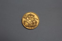 A GEORGE V 1913 GOLD SOVEREIGN