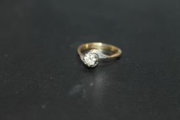 AN 18 CT GOLD DIAMOND SOLITAIRE RING, approx weight 2.7g, ring size J 1/2