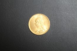 A VICTORIAN 1887 GOLD HALF SOVEREIGN - SHIELD BACK