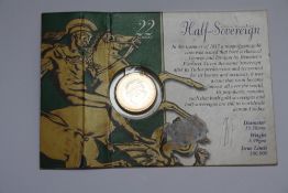 AN ELIZABETH II 2001 GOLD HALF SOVEREIGN ON ROYAL MINT CARD