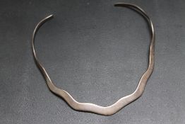 A 'WAVEY' SILVER COLLARETTE, stamped 925, approx weight 34g
