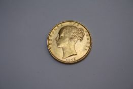 A VICTORIAN GOLD SOVEREIGN DATED 1872 - SHIELD BACK