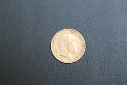 AN EDWARD VII 1904 GOLD HALF SOVEREIGN