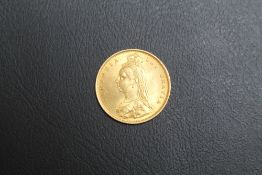 A VICTORIAN 1887 GOLD HALF SOVEREIGN - SHIELD BACK