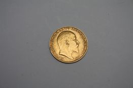 A GEORGE V 1910 GOLD HALF SOVEREIGN