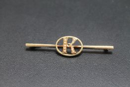 A 15CT GOLD BAR BROOCH WITH SEED PEARL 'K', central seed pearl missing, approx weight 4.3g, W 5.5