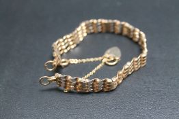 A HALLMARKED 9 CARAT GOLD FOUR TWIST BAR GATE BRACELET, approx weight 11.9g