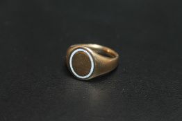 A 9CT GOLD AND ENAMEL SIGNET RING, marks rubbed, approx weight 7.2g, ring size N