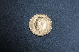 A GEORGE V 1915 SOVEREIGN