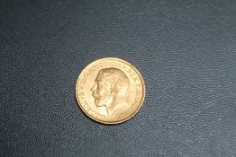 A GEORGE V 1915 SOVEREIGN