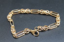 A GOOD QUALITY HAND MADE GOLD BRACELET BY 'SPENCER THE JEWELLER', in original box, approx weight