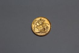 A VICTORIAN 1899 GOLD SOVEREIGN