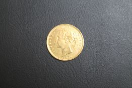 A VICTORIAN 1878 GOLD HALF SOVEREIGN - SHIELD BACK
