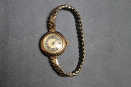 A VINTAGE HALLMARKED 9 CARAT GOLD WRIST WATCH, on expanding plated bracelet, Dia 2.5 cm