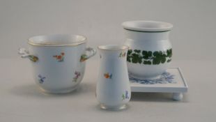 Staatlich Meissen: Konvolut Porzellan, 4-tlg., Zwiebelmuster, Streublume, Weinlaub