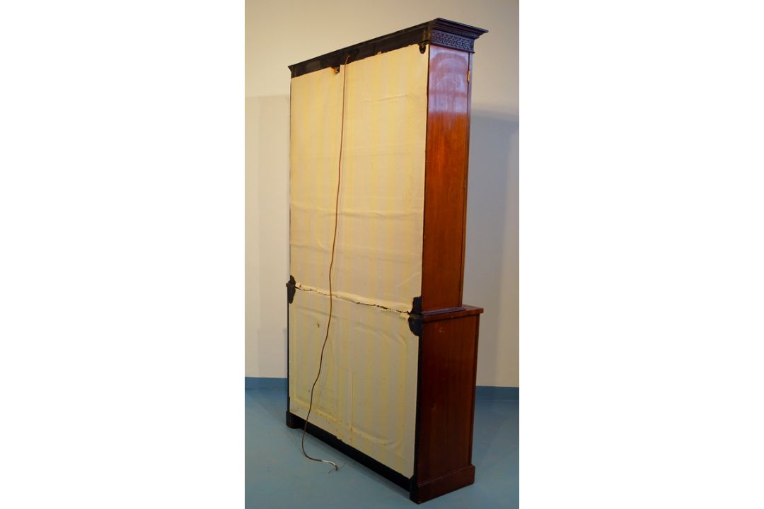 Aufsatzvitrienenschrank, George III-Stil, um 1920 - Bild 3 aus 3
