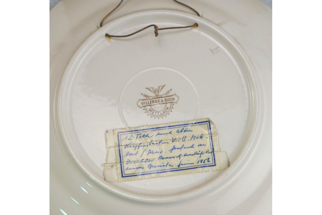 Villeroy und Boch, Mettlach: Großer Satz von 12 Tellern mit Pferde-Darstellungen der Welt, vor 1945 - Bild 2 aus 2
