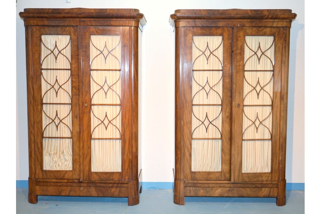 Seltenes Paar großer Schränke des Biedermeier, deutsch, um 1820 - Bild 2 aus 8