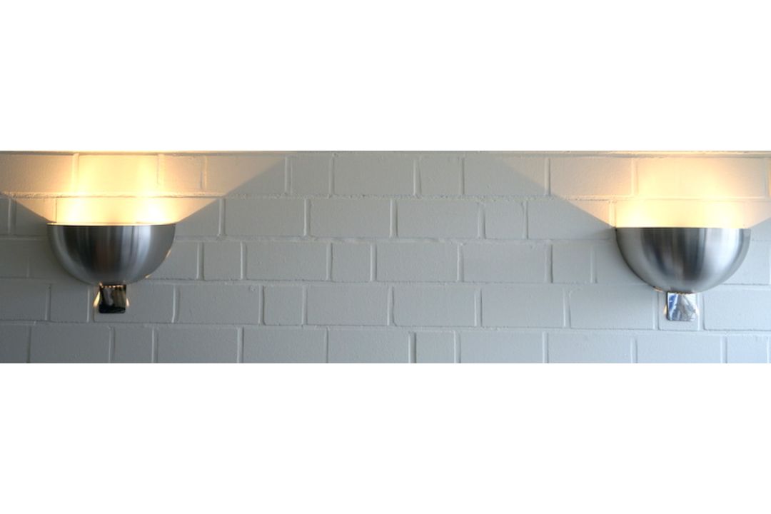 Paar Wandlampen in 1/4-Kugelform, Design der 80er Jahre - Bild 1 aus 3