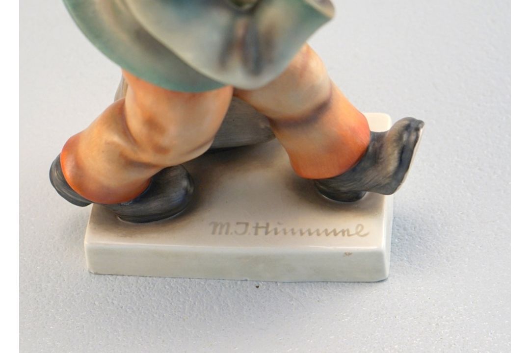 Goebel Porzellanfabrik: Große Hummel-Figur, Wanderbub, Mod. Nr.7/2 - Bild 2 aus 2