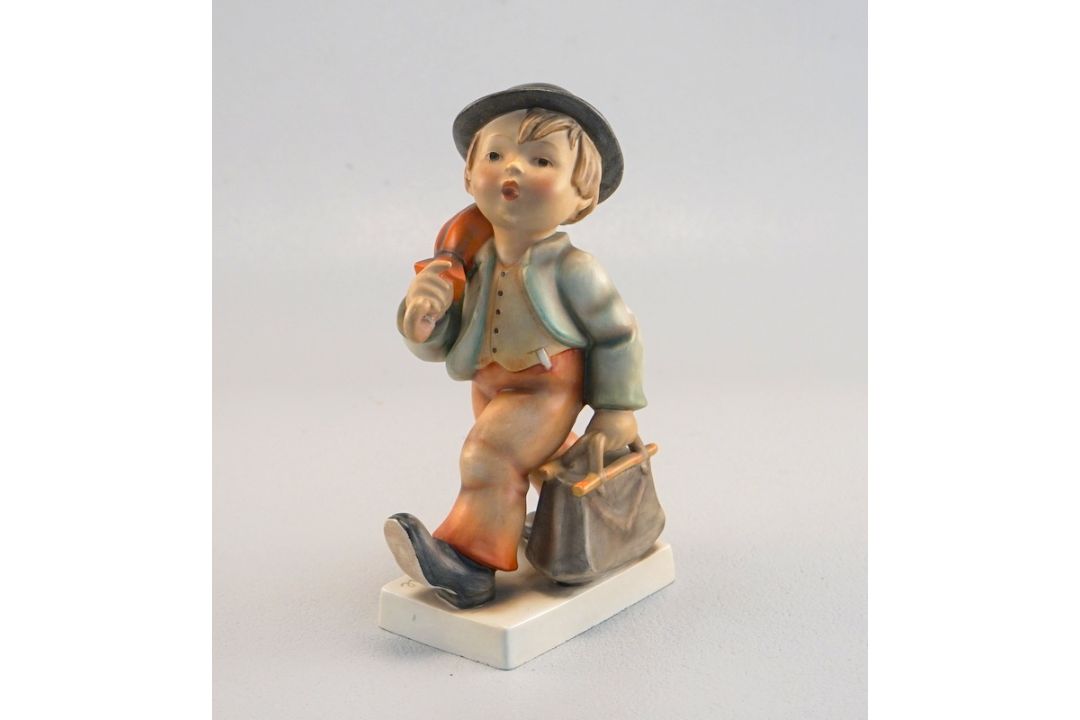 Goebel Porzellanfabrik: Große Hummel-Figur, Wanderbub, Mod. Nr.7/2 - Bild 1 aus 2