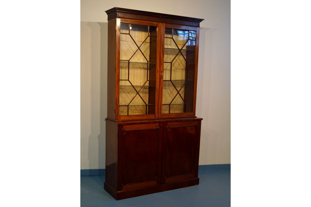 Aufsatzvitrienenschrank, George III-Stil, um 1920 - Bild 1 aus 3